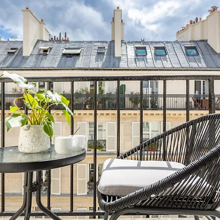 Le White By Sweett Paris